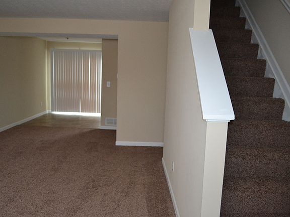 4th image of 487 Fenstermaker Ln