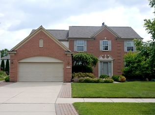 34536 Fontana Dr, Sterling Heights, MI 48312