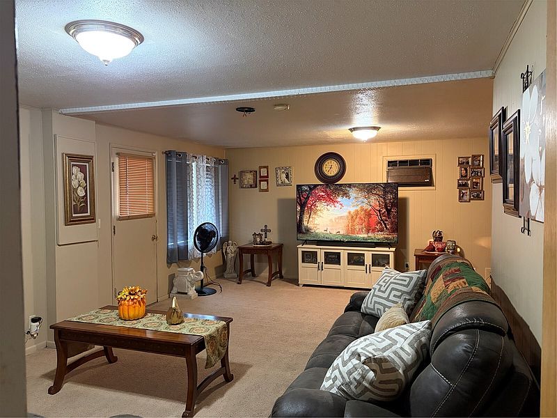 3rd image of 324 N Dale Road