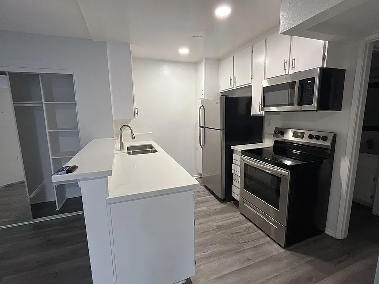 951 S. Oxford Ave. — Photo 25