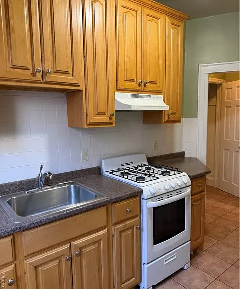 322 Jericho Tpke — Photo 1