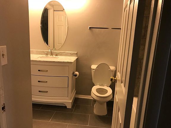 full bathroom pic 1