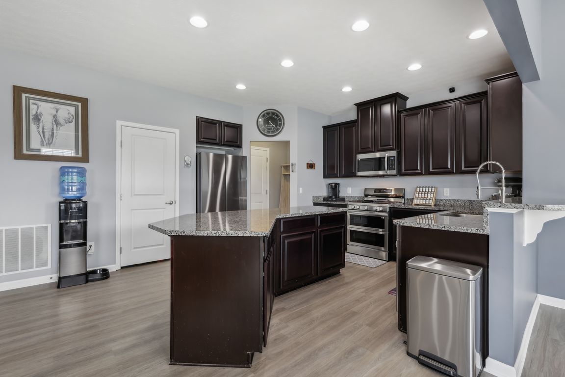 Villarose Ave-0605-013.jpg