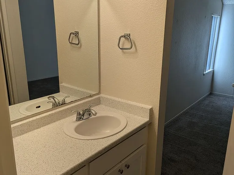 Eastlake Apartments — Photo 57