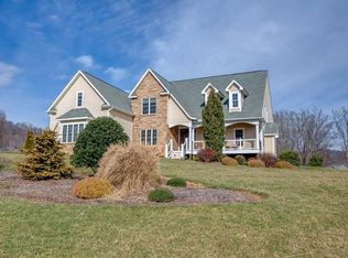 9 Cedar Bluff Ct, Candler, NC 28715