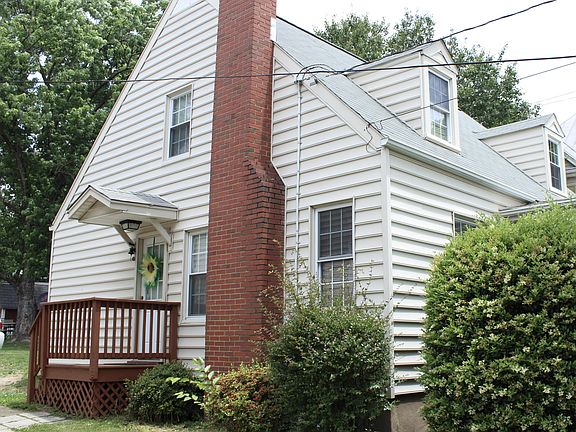 5th image of 555 Roanoke Blvd