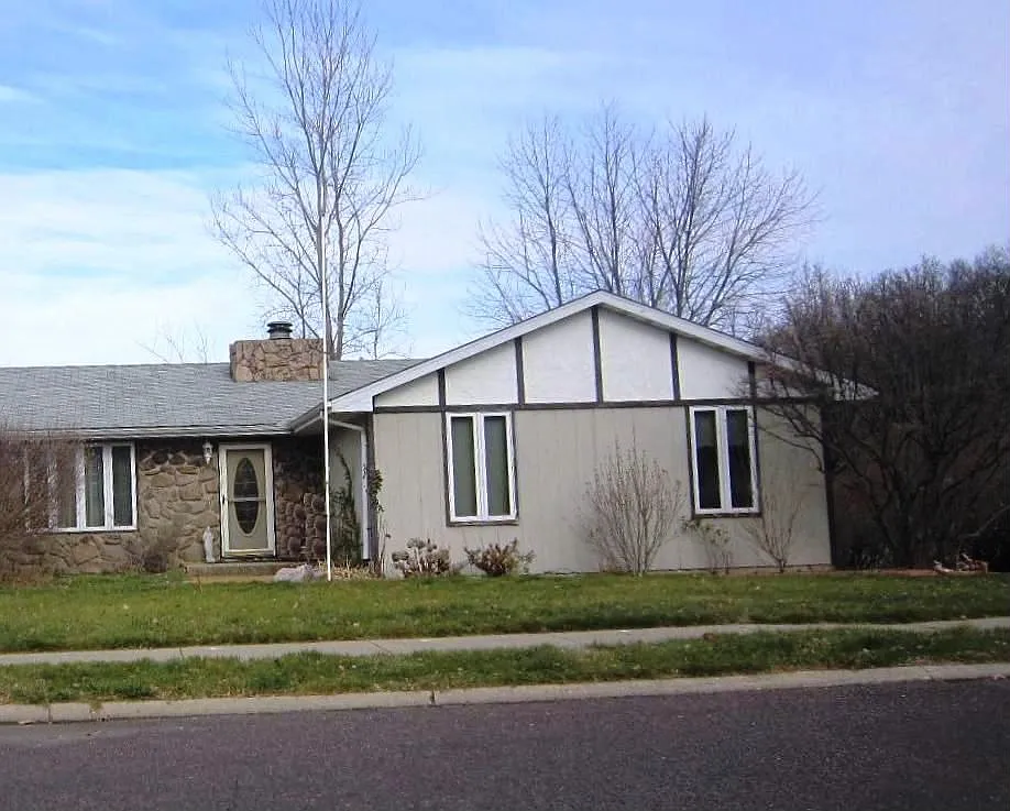 2124 Highwood Ave photo 1