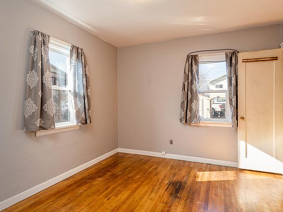 4th image of 625 Longstaff St