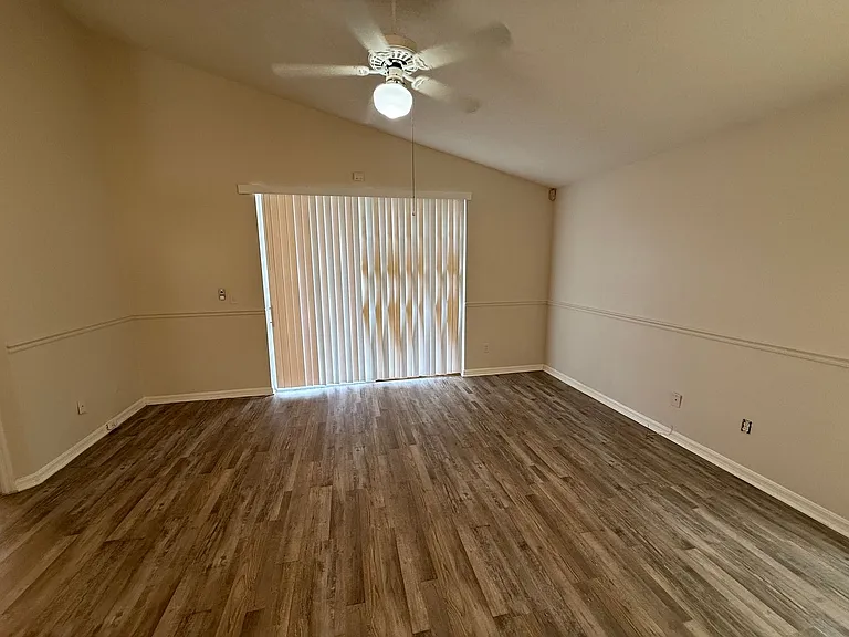 12464 Castlemain Trl — Photo 13