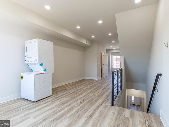3rd image of 2531 N Hancock St #2