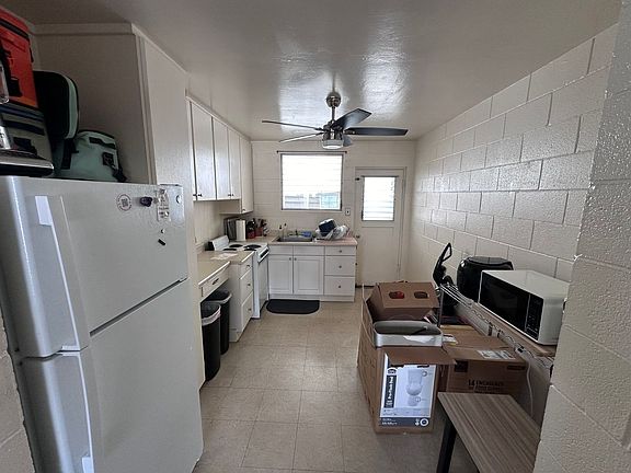 3rd image of 1920 Young St APT 14