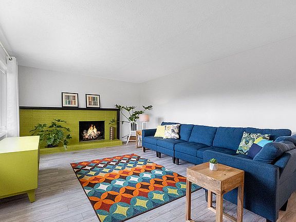 116 Montvue Rd - Living Room