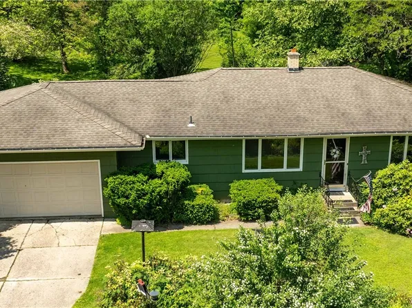 81 Idlewood Dr, Orchard Park, NY 14127