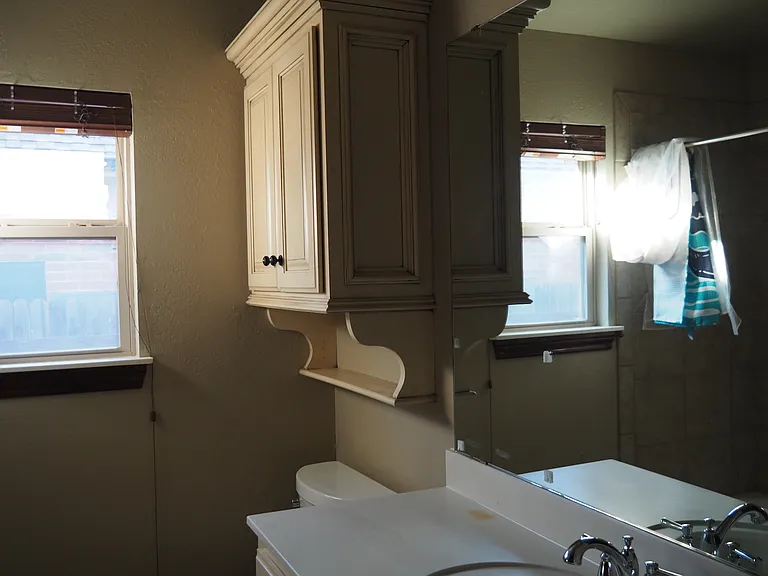 bathroom 3 with tub