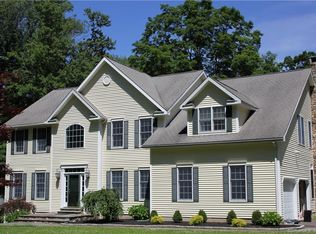 16 Sprucewood Ln, Ridgefield, CT 06877