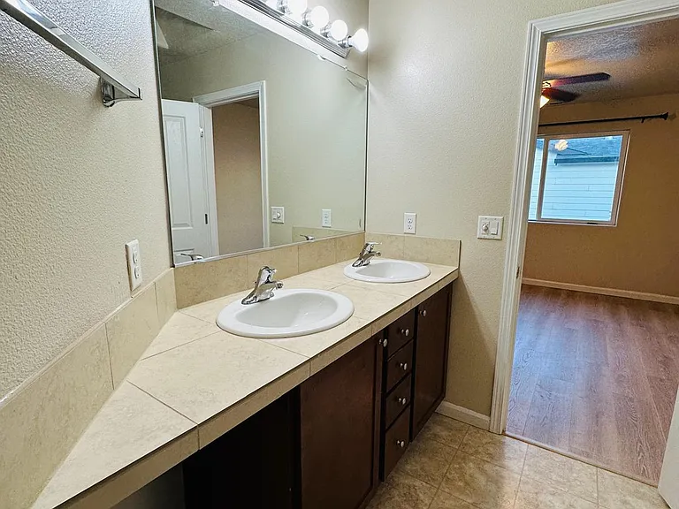 3374 SE Meadowview Way — Photo 21