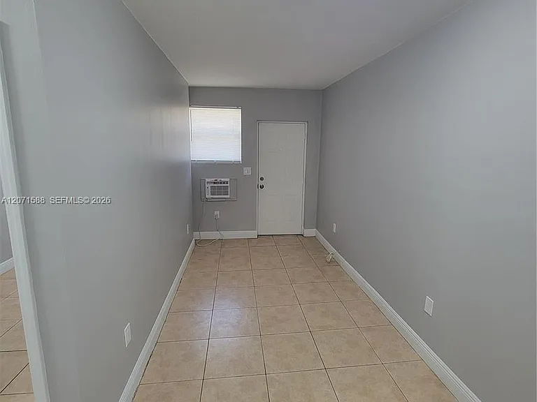 1740 NW 1st Pl #3 — Photo 9
