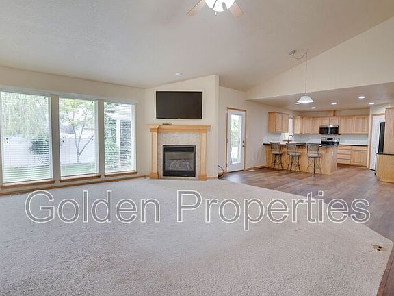 2nd image of 3045 W Thorndale Loop