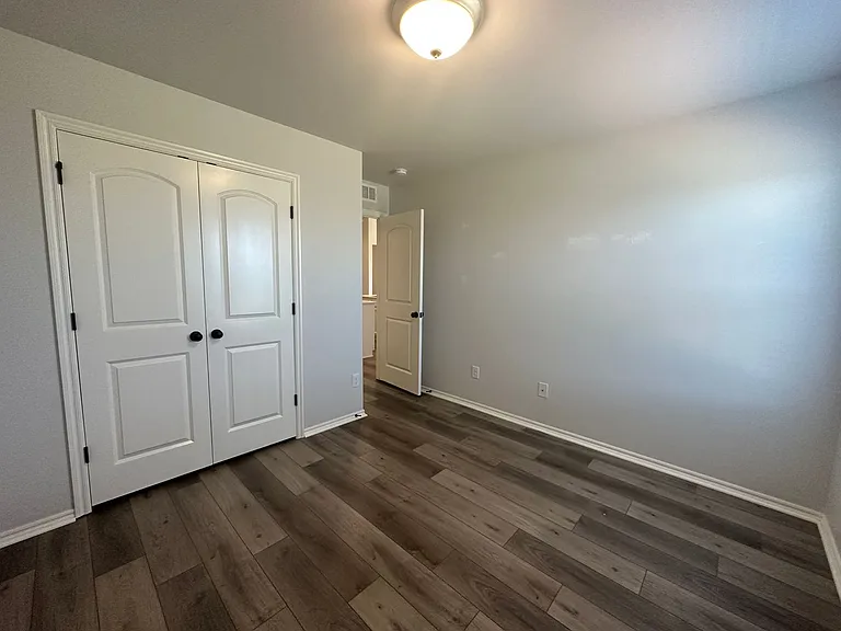 15749 Potomac Dr — Photo 33
