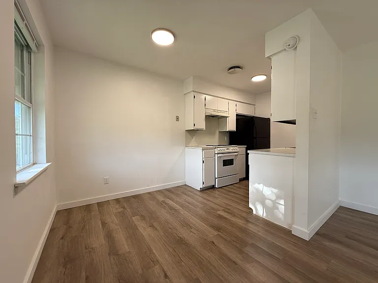 1017 S 22nd St #4 — Photo 3