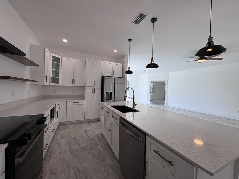 1605 Nora Ln — Photo 6