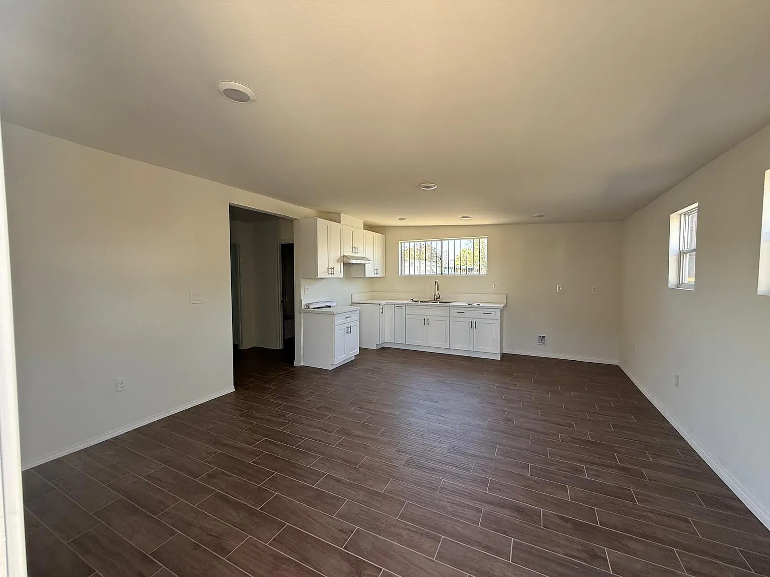 2 bed, 655 sqft, $1,299 — Photo 2