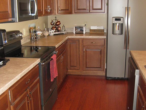 4th image of 2220 Greenway Dr
