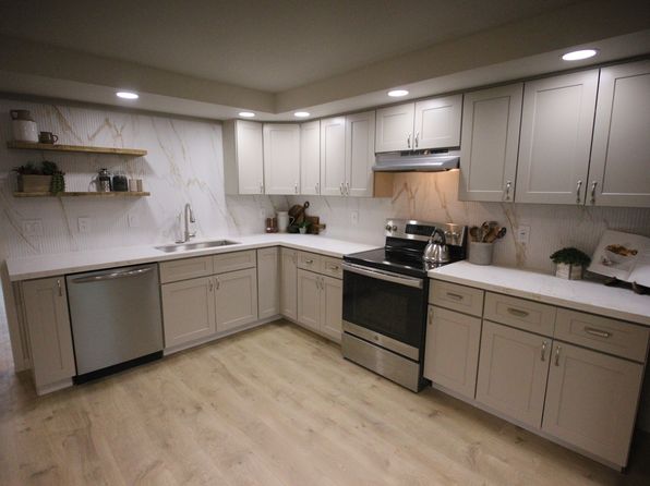 2330 SE Brookwood Ave APT 111