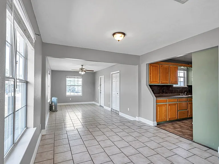 1710 N Weatherford St — Photo 14