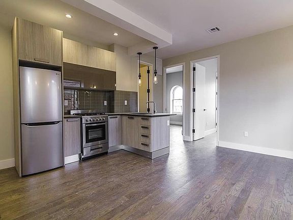 3rd image of 92 Decatur St APT 4F