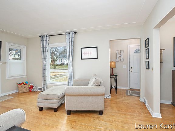 4th image of 2457 Almont Ave SE