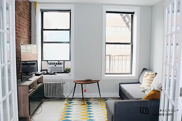 Rented by Batra Group Inc | media 18