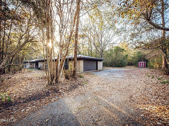 4th image of 3040 Pabst Rd