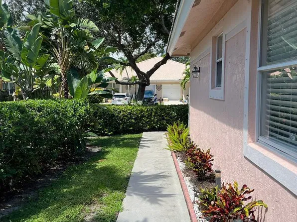 305 W Coral Trace Cir, Delray Beach, FL 33445