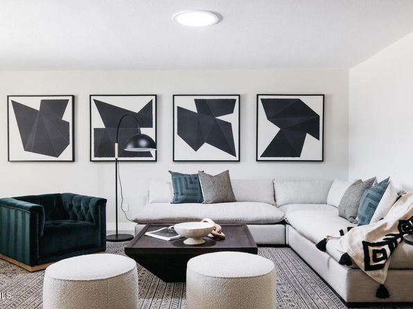 8360 E Via De Dorado