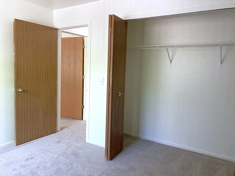 Windsor Place Apartments — Photo 97