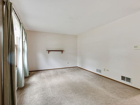 4th image of 27 Sheehan Dr