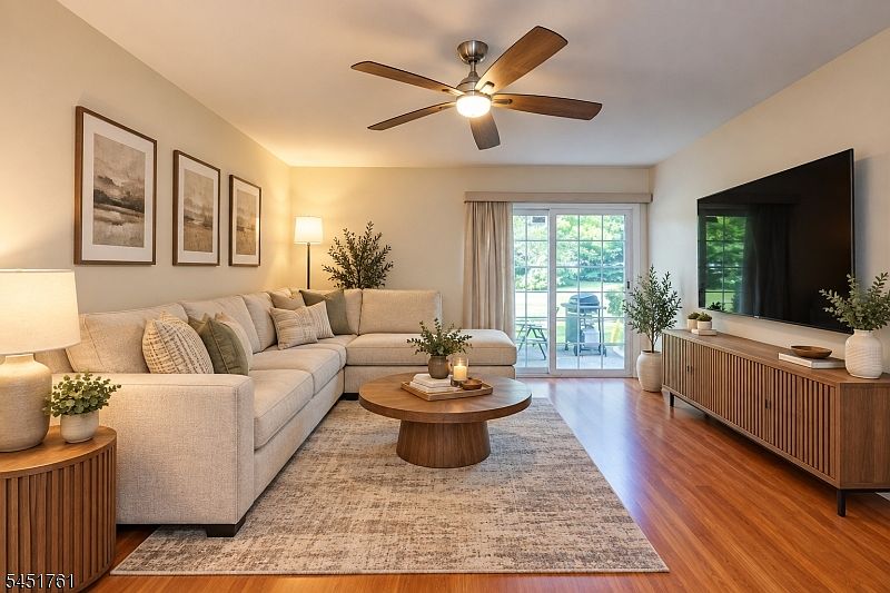 1st image of 10 Parkside Ct