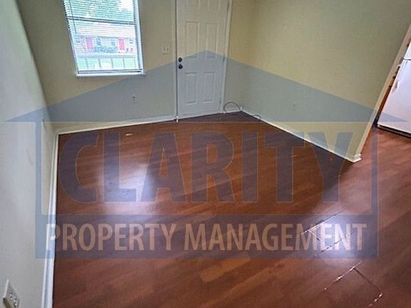 4th image of 1900 Park St NE APT 5