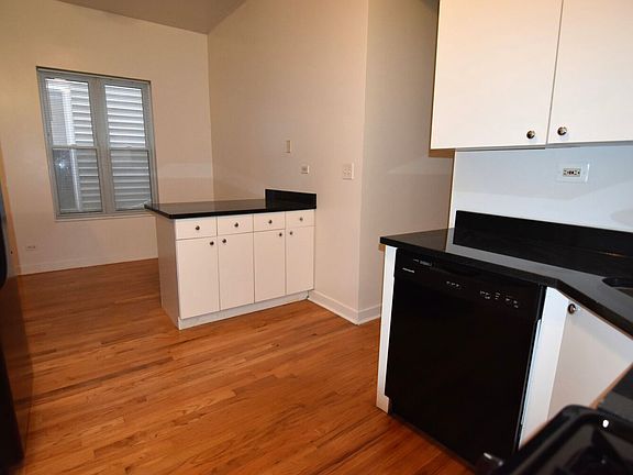 3rd image of 3803 N Broadway #3807-2