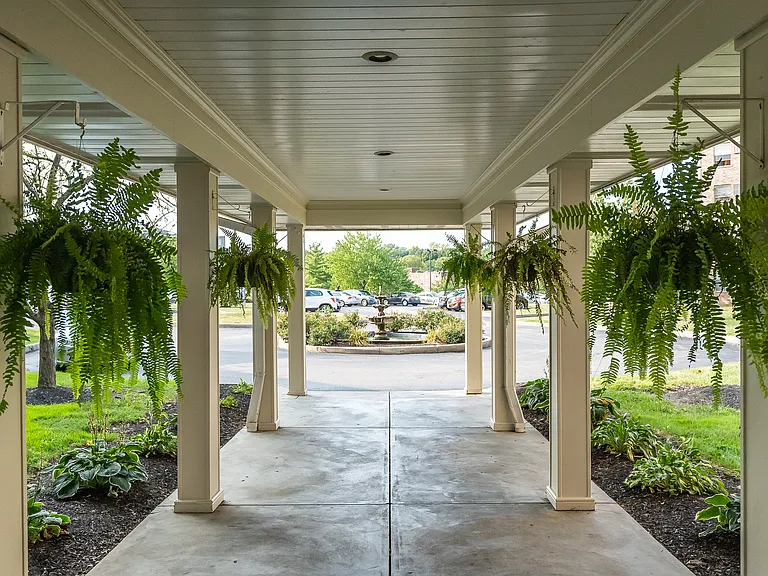 Vantage Pointe West Apartment Homes — Photo 18