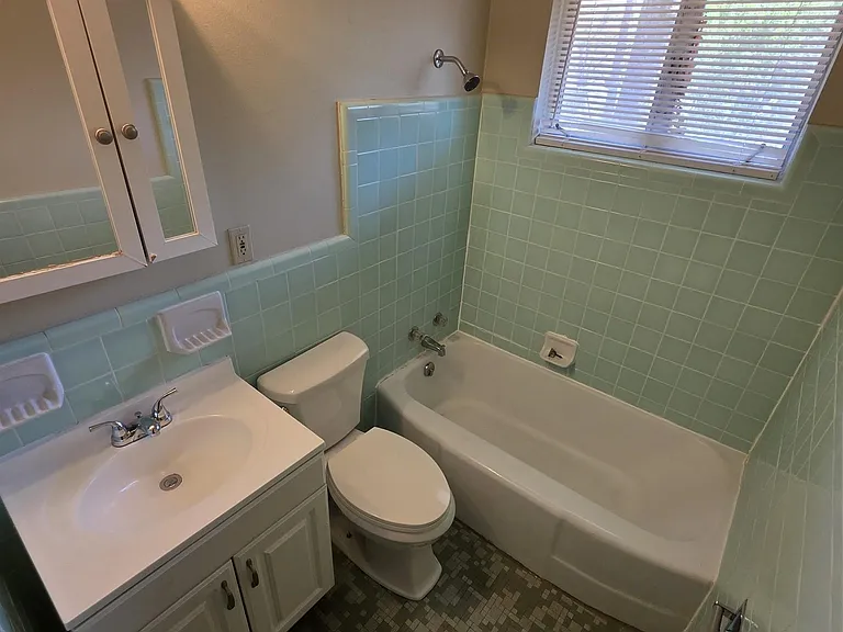 46 Glenmere Dr — Photo 10