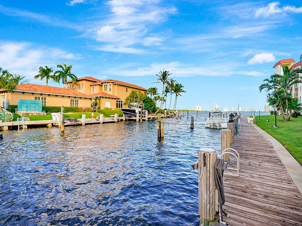 1st image of 105 Paradise Harbour Boulevard #112