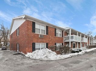 565 Maple Ave APT 8, Lisle, IL 60532