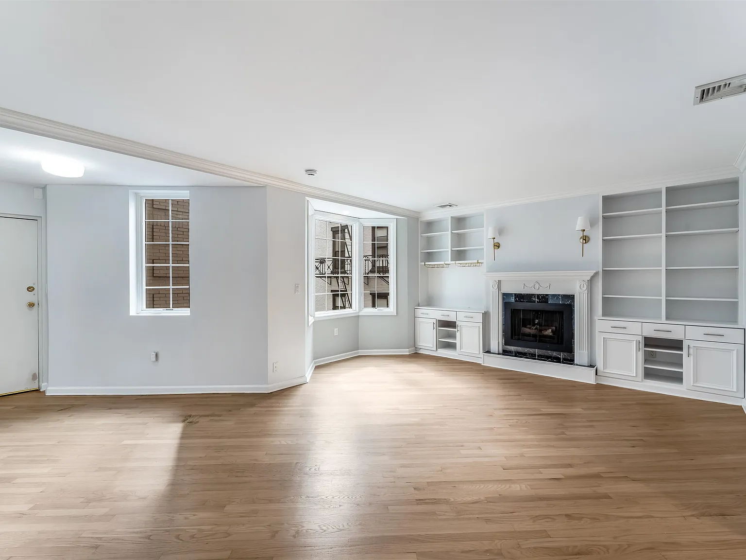 Hudson Court — Photo 4
