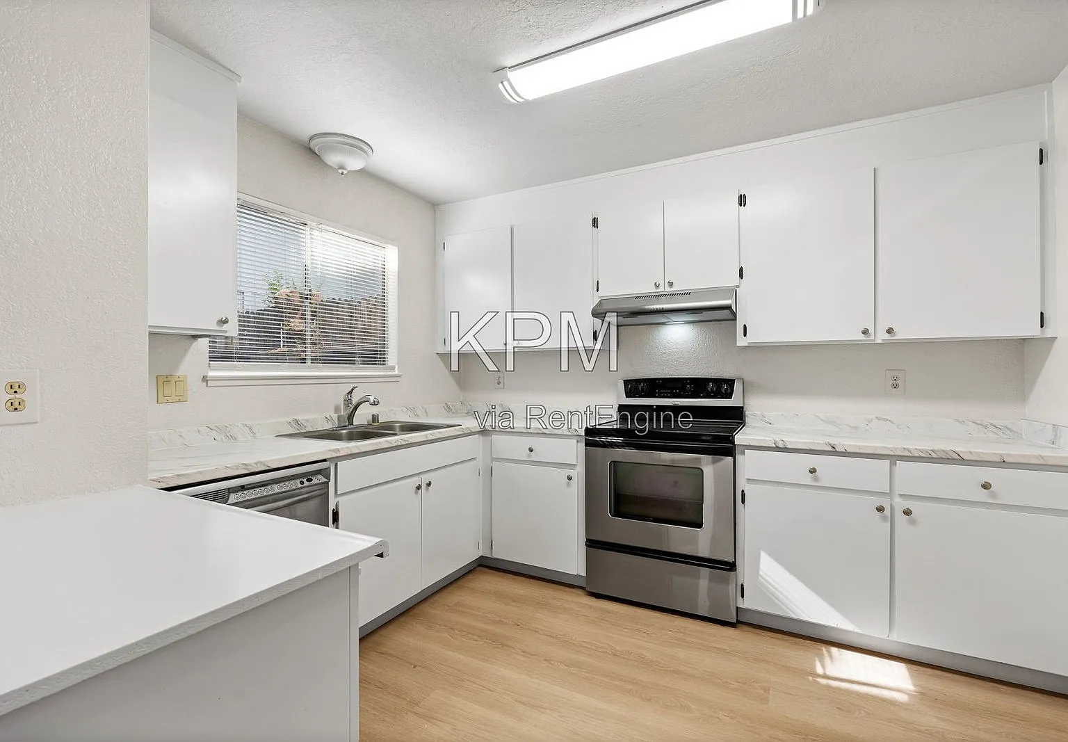 2 bed, 1.0 bath, $2,150 — Photo 2