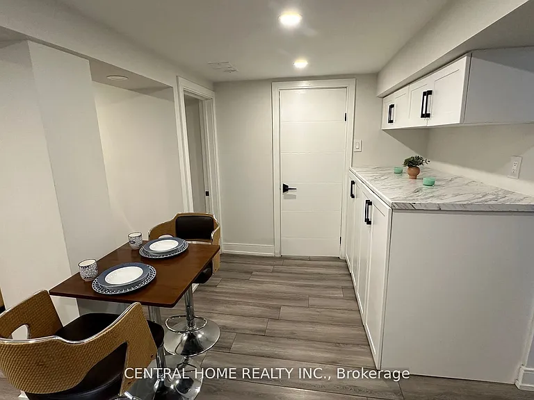 139 Maurice Ct #LOWER LEVEL — Photo 3