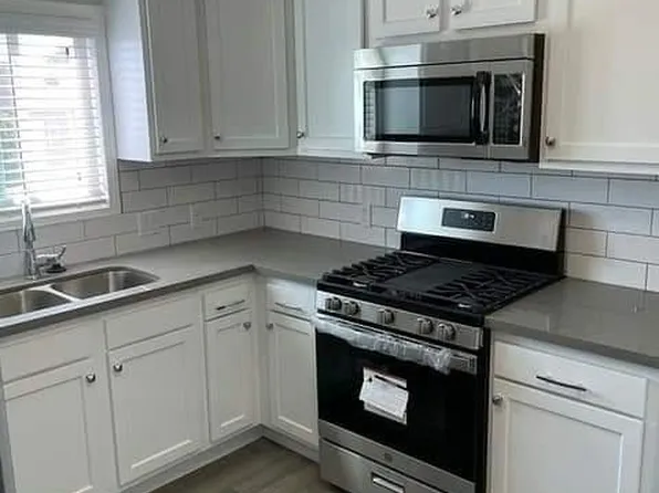 586 W 11th St, San Pedro, CA 90731