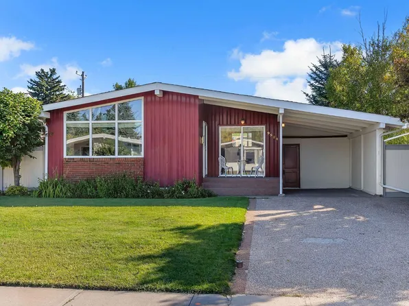 9524 3rd St SE, Calgary, AB T2J 0W8
