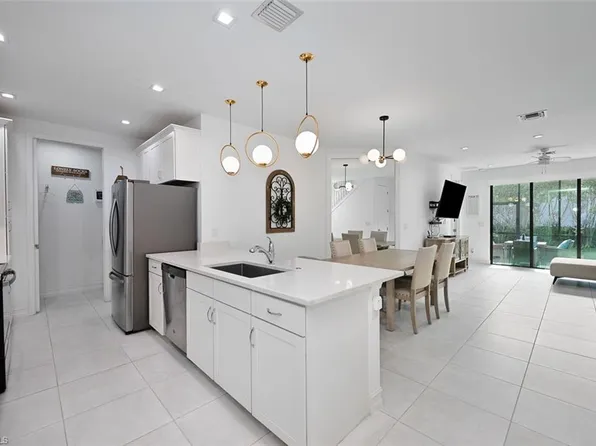 7504 Carnegie WAY, NAPLES, FL 34119